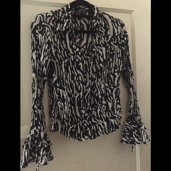 Violet & Claire long sleeve button top - Picture 1 of 2